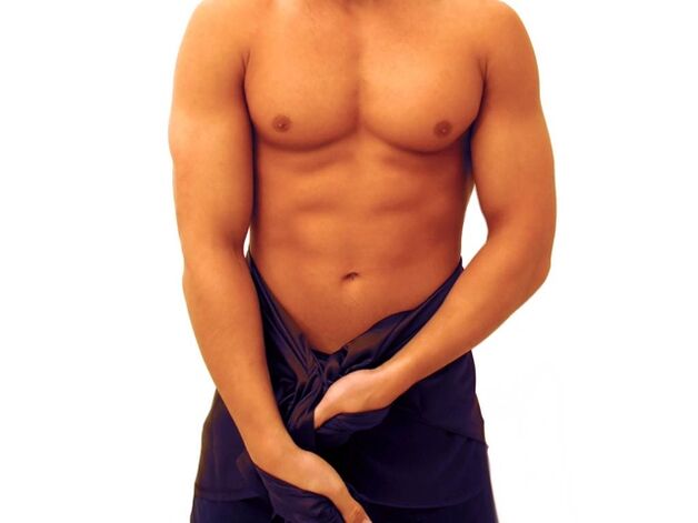 一名男子进行锻炼以增大阴茎。